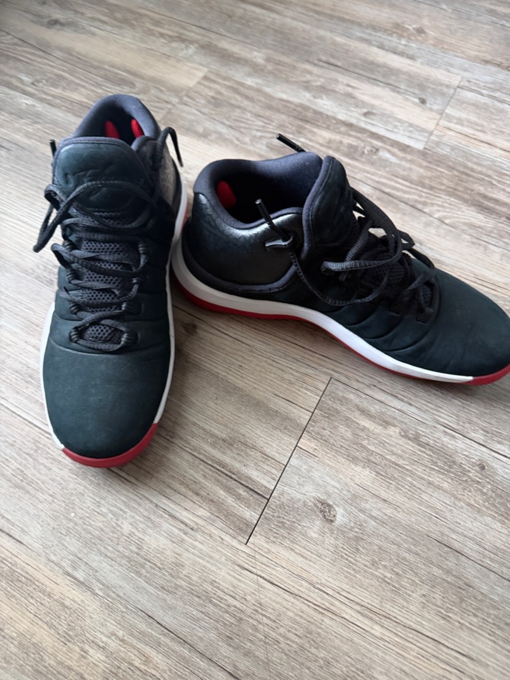 Jordan Men's 9.5 Black and Red Low-Top Athletic Sneakers